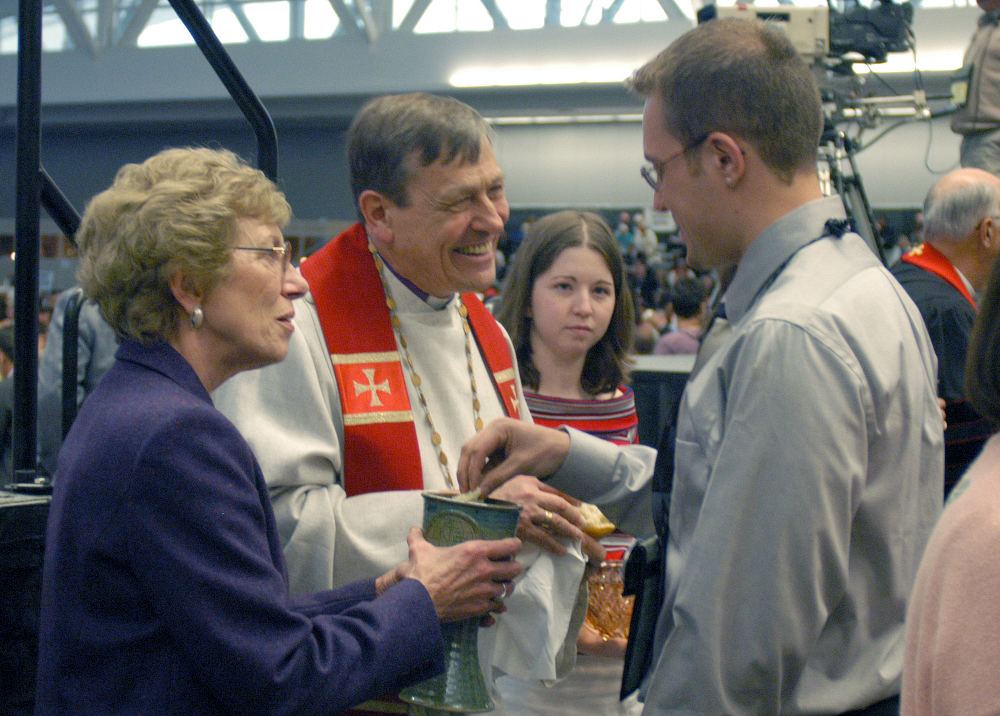 United Methodist Bishop Ruediger R. Minor (center) serves communion during the opening worship of the United Methodist Church's 2004 General Conference in Pittsburgh. Bishop Minor died in 2017. A UMNS photo by John C. Goodwin..Photo number GC04038, 4/27/04