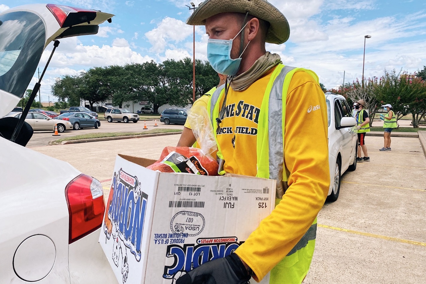 A BFT volunteer loads food into a client's car. Photo courtesy of Hannah Connor, BFT.
