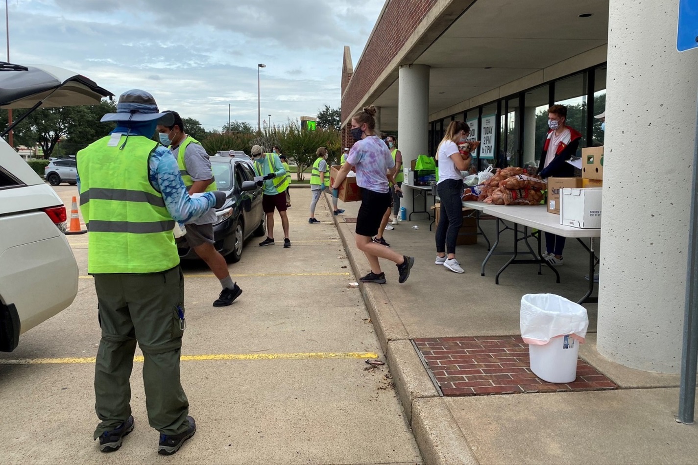 BFT volunteers in action on food distribution day. Photo courtesy of Hannah Connor, BFT.