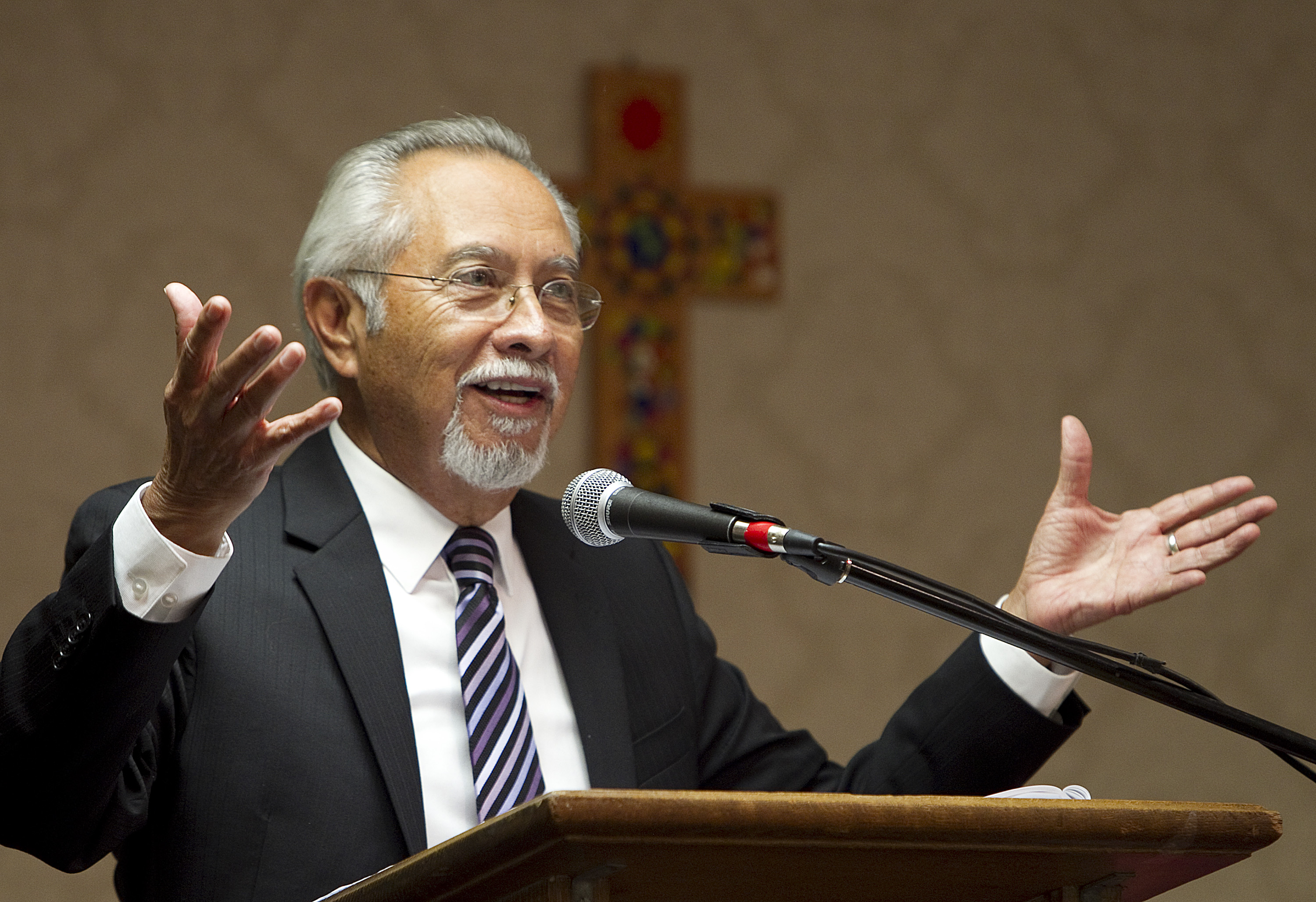 Bishop Elias Galven welcomes participants to the 2012 MARCHA meeting in Lake Junaluska, N.C. Photo by Mike DuBose, UMNS.
