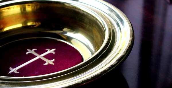 Offering plate. Photo by Kathryn Price, United Methodist Communications